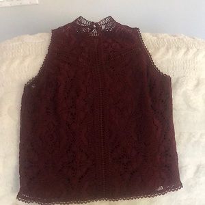 Short sleeve burgundy laced design top.